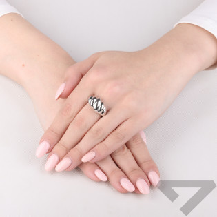 Pierścionek srebrny skręcana kopułka