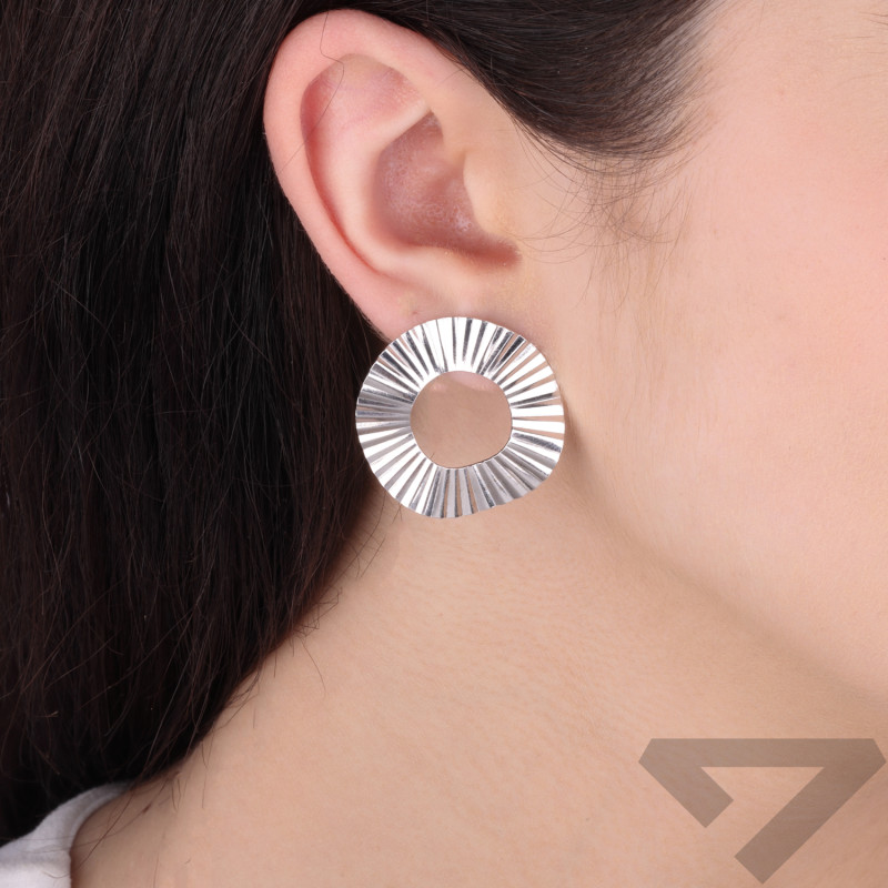 Kolczyki srebrne viralowe koło falowane