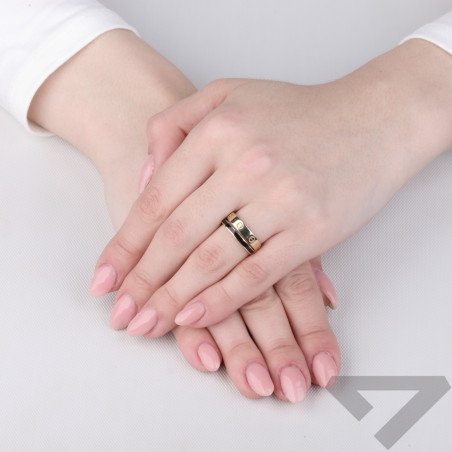 Pierścionek złoty podwójny z czarną emalią