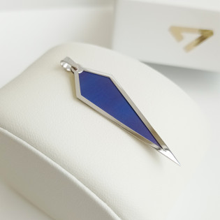 Zawieszka srebrna deltoid ramka z tytanem próba 925