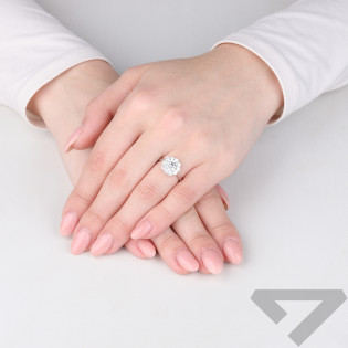 Pierścionek srebrny kwiatek z białymi cyrkoniami