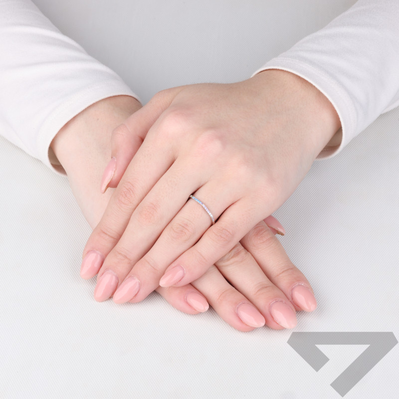 Pierścionek srebrny ścinany z kolorowymi cyrkoniami