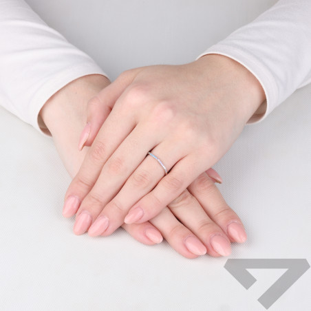 Pierścionek srebrny ścinany z kolorowymi cyrkoniami