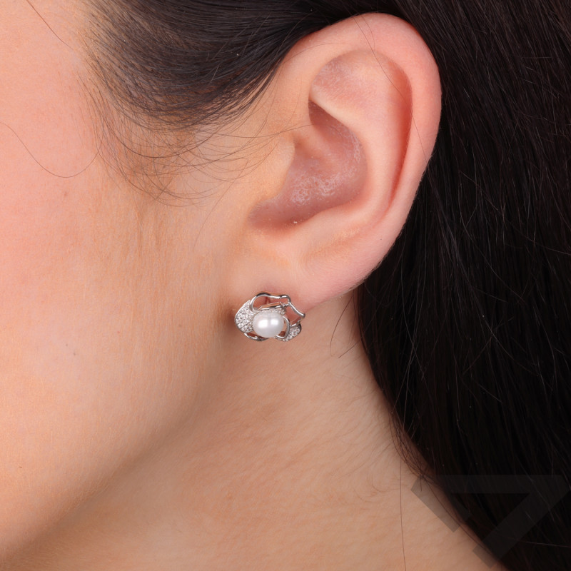 Kolczyki srebrne kwiatek z perłą i cyrkoniami