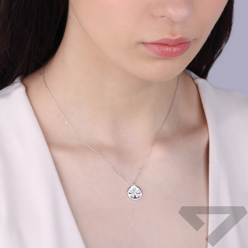 Naszyjnik srebrny kwiat w kole z masą perłową