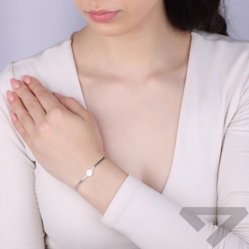 Bransoleta srebrna z koniczynką z cyrkoniami