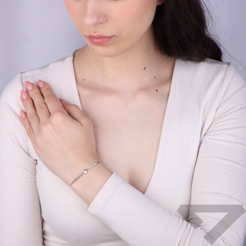 Bransoleta srebrna z rzędem cyrkonii i sercem