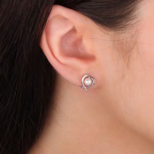 Kolczyki srebrne z białą perłą w sercu