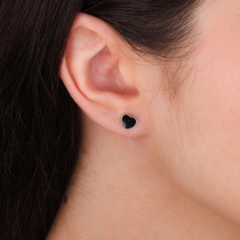 Kolczyki srebrne serce z czarną emalią