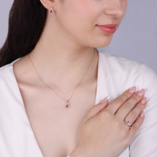 Pierścionek zaręczynowy z różowym topazem i diamentami