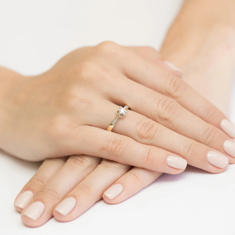 Pierścionek zaręczynowy ROYAL ze złota próba 585