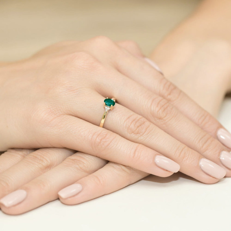 Pierścionek złoty ze szmaragdem i diamentami BE W-301 EM owal Markiza próba 585