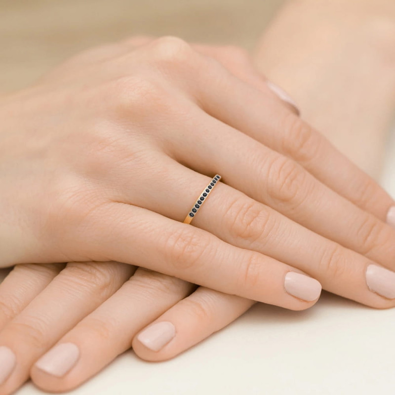 Pierścionek rings z czarnymi diamentami ze złota próby 585