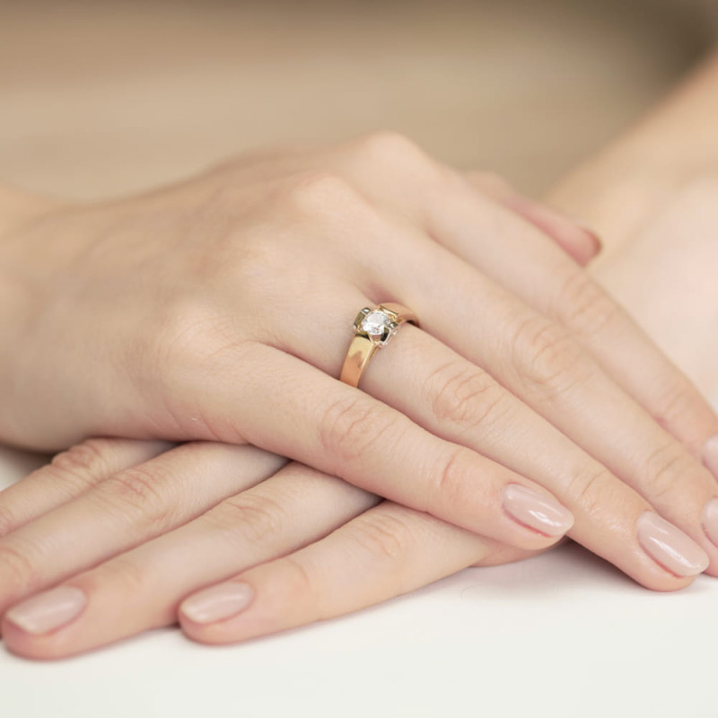 Pierścionek zaręczynowy AMADO z diamentem próba 585