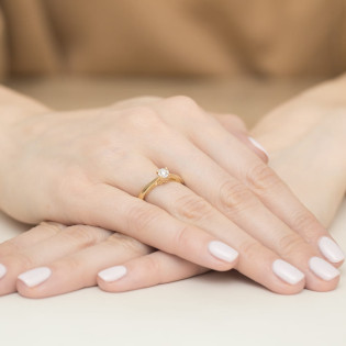 Pierścionek zaręczynowy z diamentem Soliter złoto próba 585