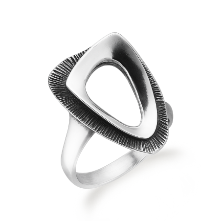 Pierścionek srebrny z obłym trójkątem