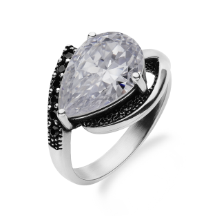 Pierścionek srebrny z cyrkonią w formie kropli