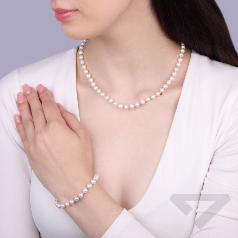 Bransoleta z perłami zaprezentowana na finalistce Miss Polski 2025 Julii Antoszkiewicz