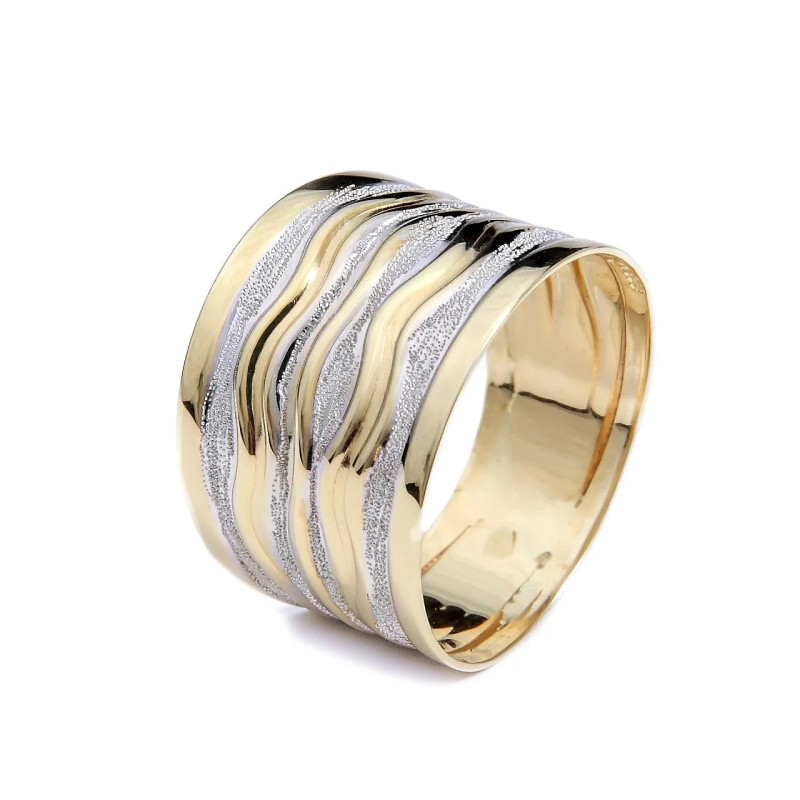 Pierścionek złoty blaszka zaprezentowany na finalistce Miss Polski 2025 Katarzynie Agejczyk