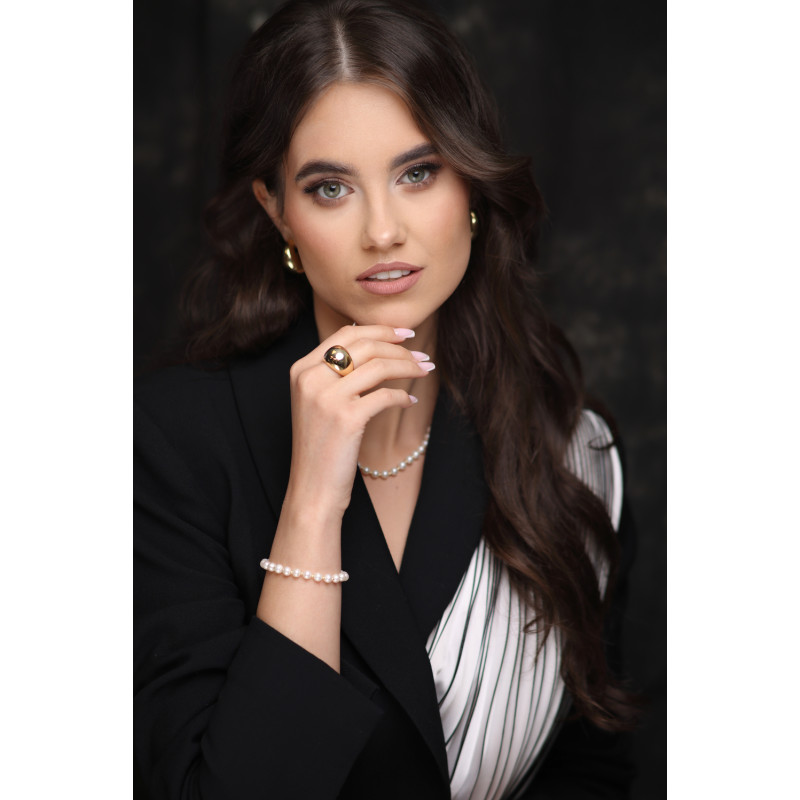 Pierścionek złoty viralowy beczułka zaprezentowany na finalistce Miss Polski 2025 Julii Antoszkiewicz