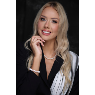 Naszyjnik z perłami zaprezentowany na finalistce Miss Polski 2025 Monice Przybył