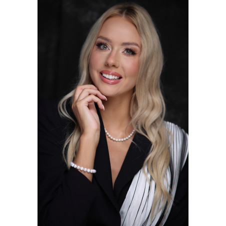 Naszyjnik z perłami zaprezentowany na finalistce Miss Polski 2025 Monice Przybył