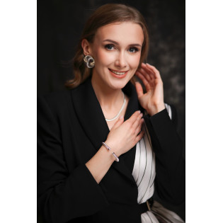 Bransoleta srebrna bangla zaprezentowana na finalistce Miss Polski 2025 Angelice Gimel