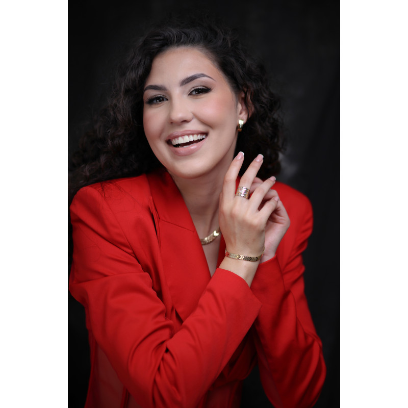 Bransoleta złota zygzak zaprezentowana na finalistce Miss Polski 2025 Katarzynie Agejczyk