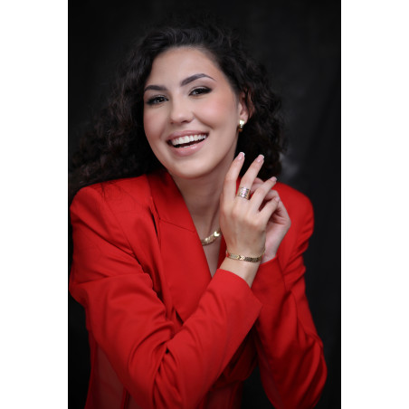 Bransoleta złota zygzak zaprezentowana na finalistce Miss Polski 2025 Katarzynie Agejczyk