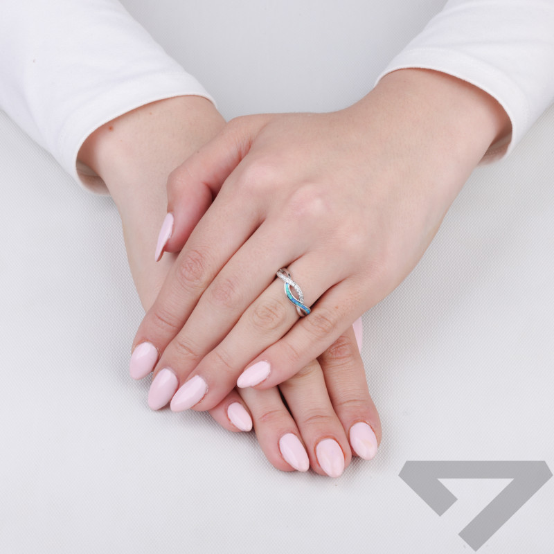 Pierścionek srebrny fala z cyrkoniami i opalem niebieskim jubilerskim