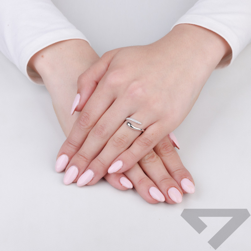 Pierścionek srebrny wąż z cyrkoniami