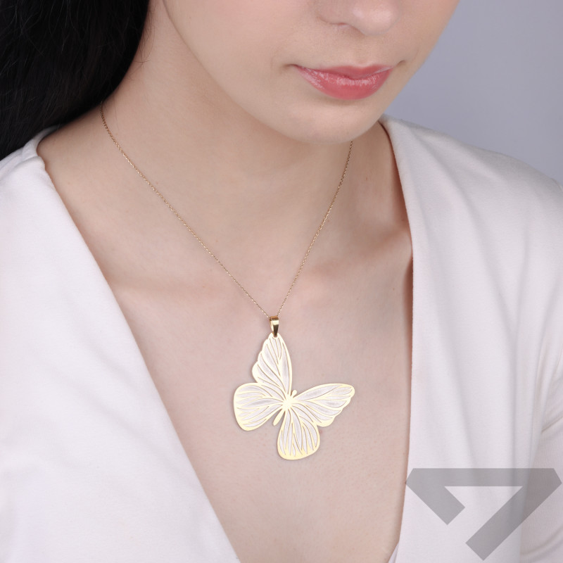 Wisior matowy motyl z akcentami ze srebra pozłacanego