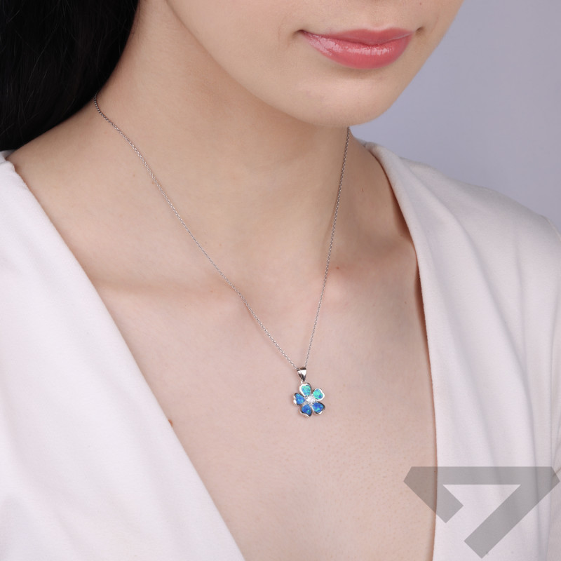 Zawieszka srebrna kwiat z niebieskim opalem jubilerskim