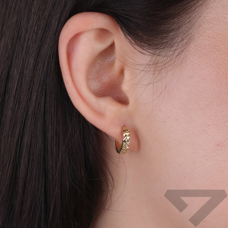 Kolczyki złote kółka grawerowane