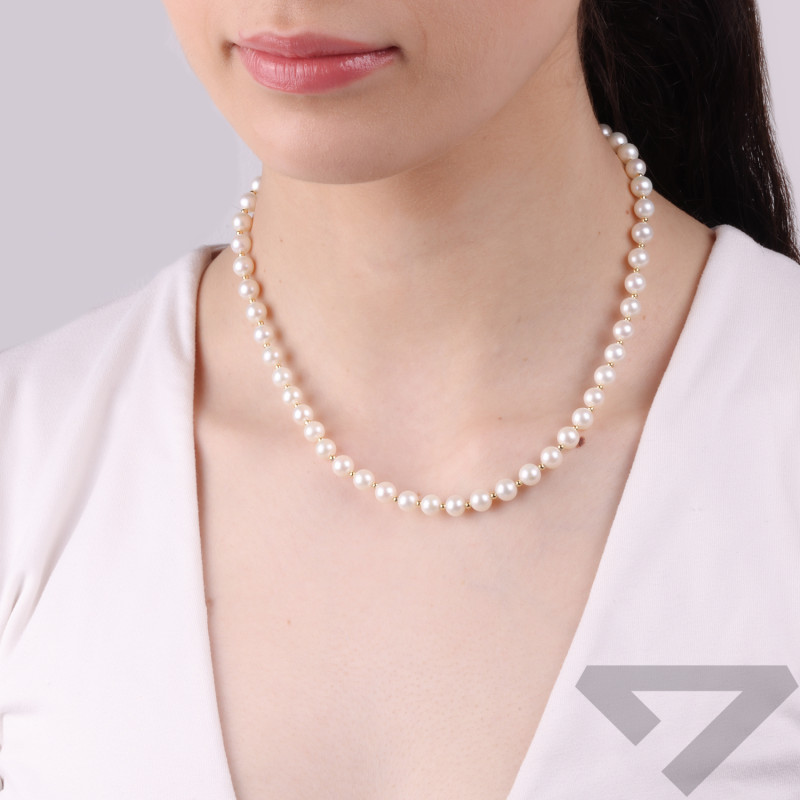 Naszyjnik z perłami zaprezentowany na finalistce Miss Polski 2025 Julii Antoszkiewicz