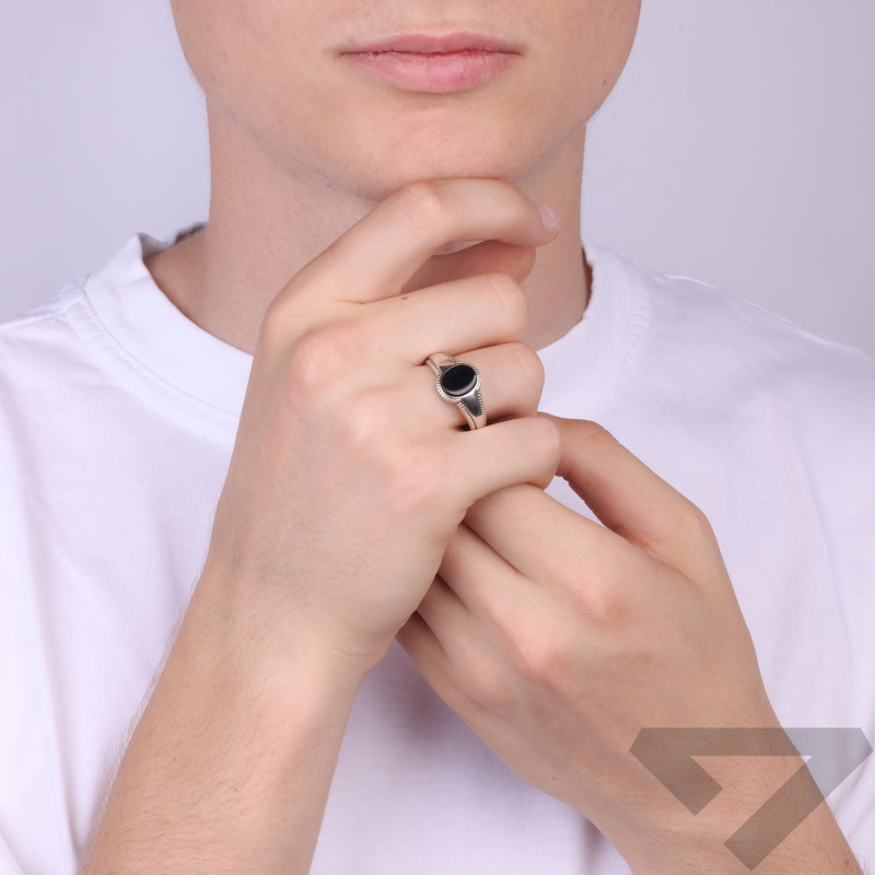 Sygnet srebrny owal z onyksem jubilerskim