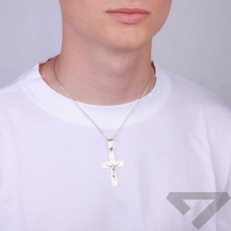 Krzyżyk srebrny tłoczony z wizerunkiem Pana Jezusa