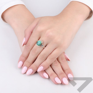 Pierścionek metaloplastyka z brassem wysadzany naturalnym malachitem