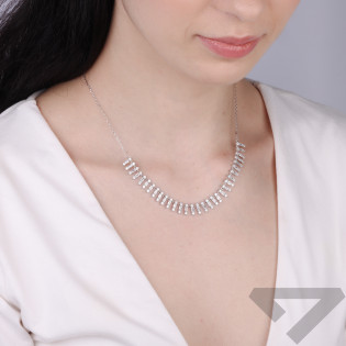 Naszyjnik srebrny z cyrkoniami o szlifie bagieta