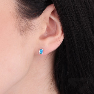 Kolczyki srebrne zdobione prostokątnym opalem niebieskim jubilerskim