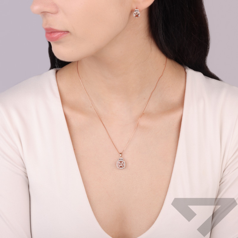 Zawieszka z różowego złota z naturalnym morganitem i diamentami