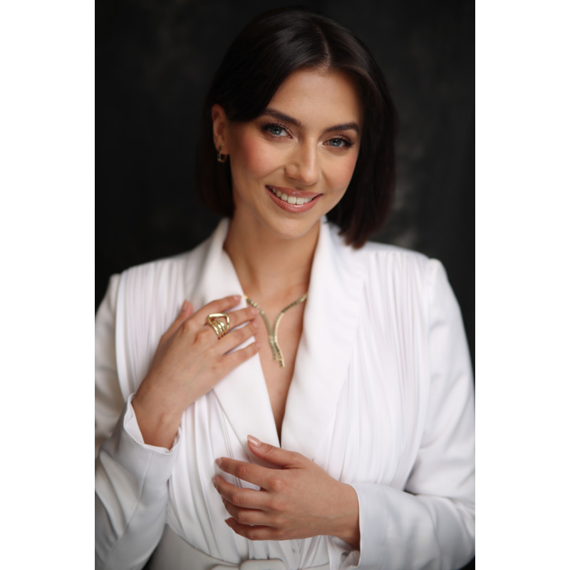 Pierścionek złoty pleciony zaprezentowany na finalistce Miss Polski 2025 Aleksandrze Toborek