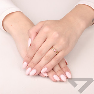 Pierścionek szyna ażurowa z cyrkonią różową w kształcie serca