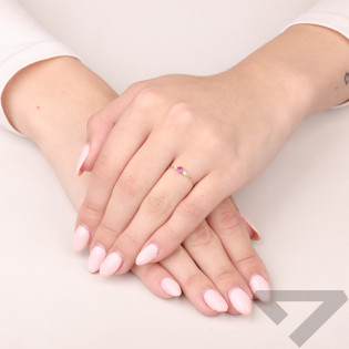 Pierścionek NOBLE z cyrkonią koloru różowego