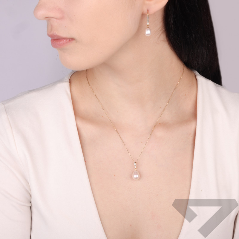 Zawieszka złota z naturalną perłą i diamentami 0,03 ct