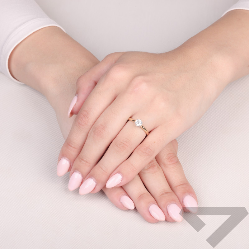 Pierścionek złoty Royal z brylantem laboratoryjnym 0,54 ct