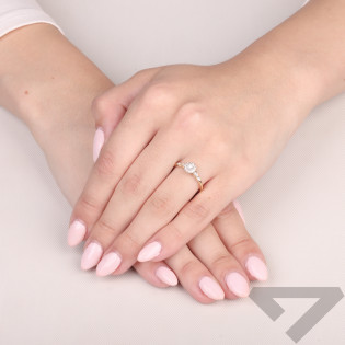 Pierścionek zaręczynowy z diamentami motyw Dreams