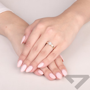 Pierścionek zaręczynowy z diamentami motyw Dreams