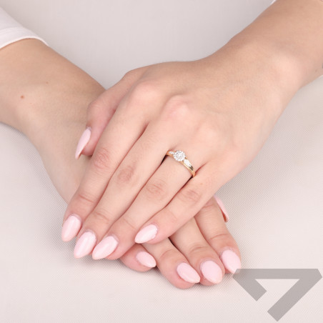 Pierścionek zaręczynowy z diamentami motyw Dreams