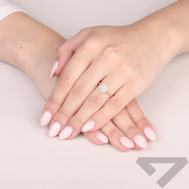 Pierścionek zaręczynowy ze złota z diamentami motyw Anemon